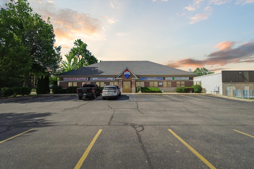 701 E State St, Saint Johns, MI à vendre - Photo de l’immeuble – Image 1 sur 18