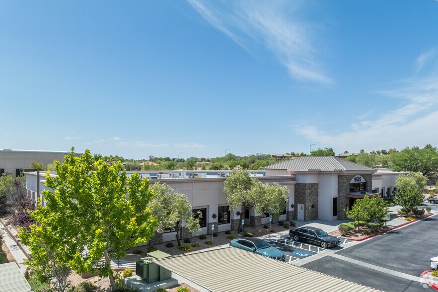 9525 Hillwood Dr, Las Vegas, NV à louer - Photo de l’immeuble – Image 2 sur 33