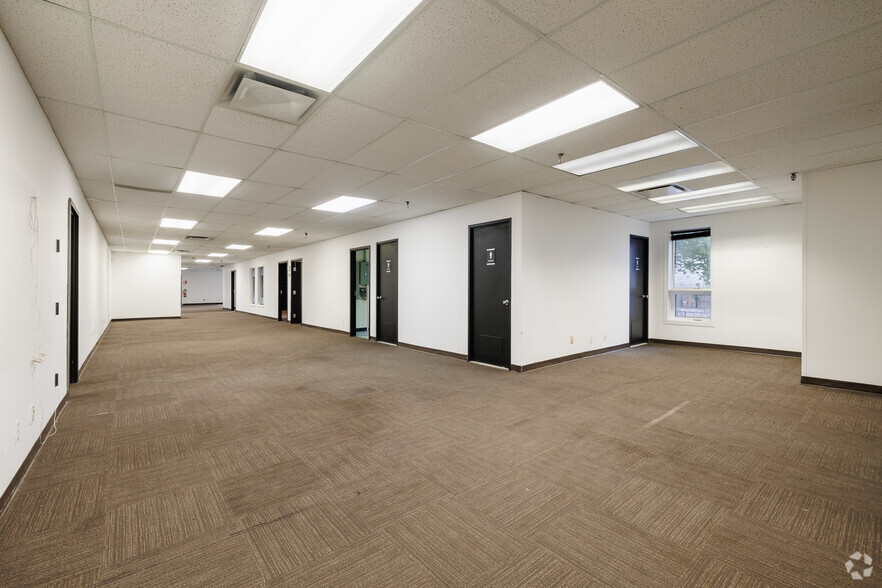 2325 Rue Dandurand, Montréal, QC à louer - Photo intérieure – Image 3 sur 18