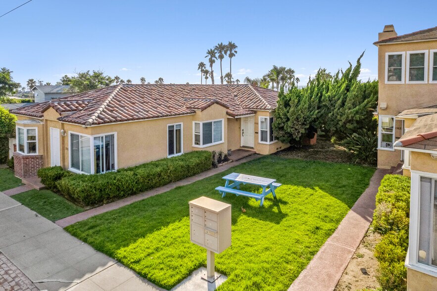 1558 Ebers St, San Diego, CA à vendre - Photo de l’immeuble – Image 3 sur 38