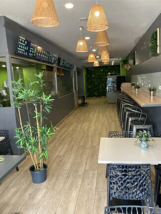 Plus de détails pour Local commercial à louer