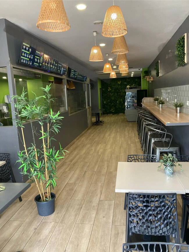 Plus de détails pour Local commercial à louer