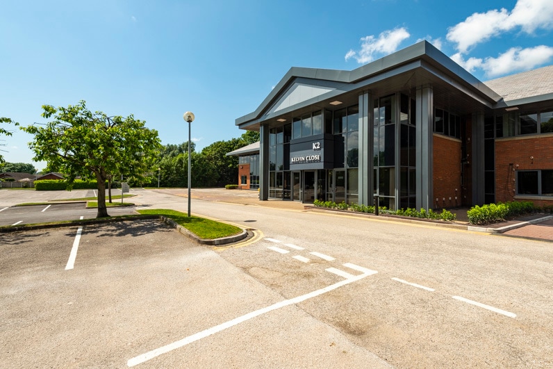 2 Kelvin Close, Warrington à louer Photo de l’immeuble– Image 1 sur 10