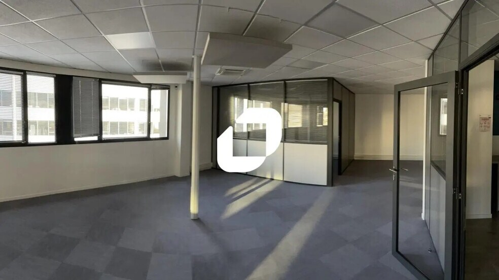 Bureau dans Reims à louer - Photo de l’immeuble – Image 3 sur 5