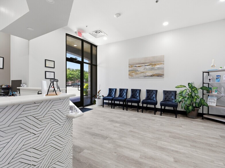 6550 Naaman Forest Blvd, Garland, TX à louer - Photo de l’immeuble – Image 2 sur 34