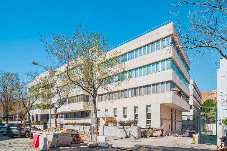 Bureau dans Madrid, Madrid à vendre - Photo de l’immeuble – Image 3 sur 3