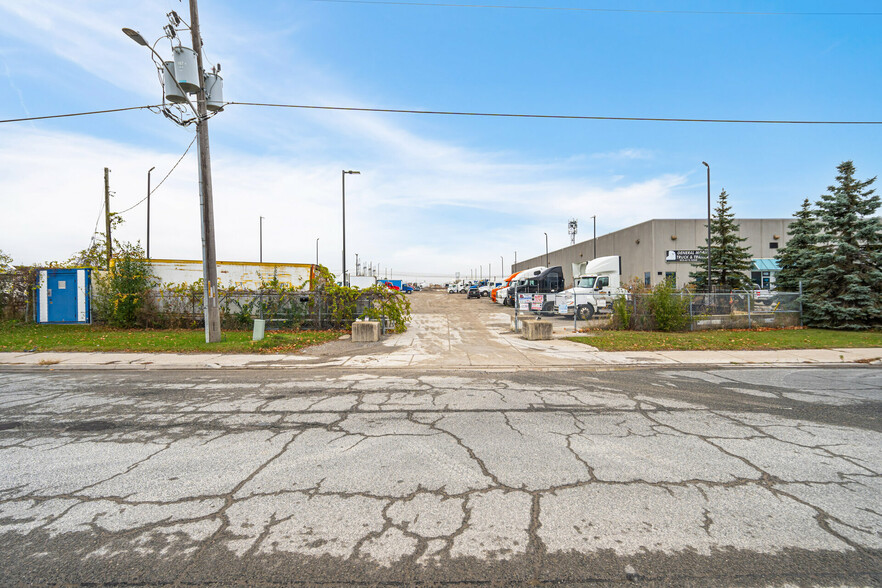 1185 Cardiff Blvd, Mississauga, ON à vendre - Photo principale – Image 1 sur 7