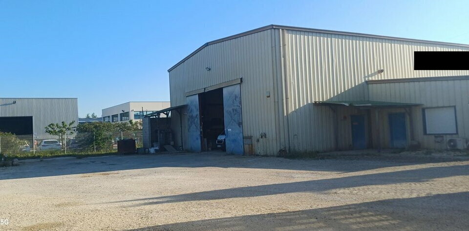 Local d'activités dans LAUDUN-L'ARDOISE à vendre - Photo de l’immeuble – Image 2 sur 12