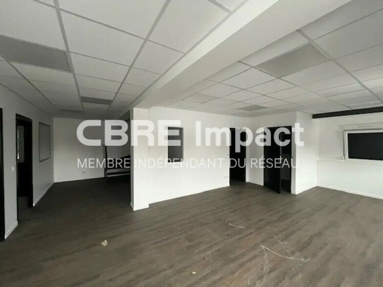 Local d’activités dans Cernay-lès-Reims à louer - Photo de l’immeuble – Image 2 sur 12