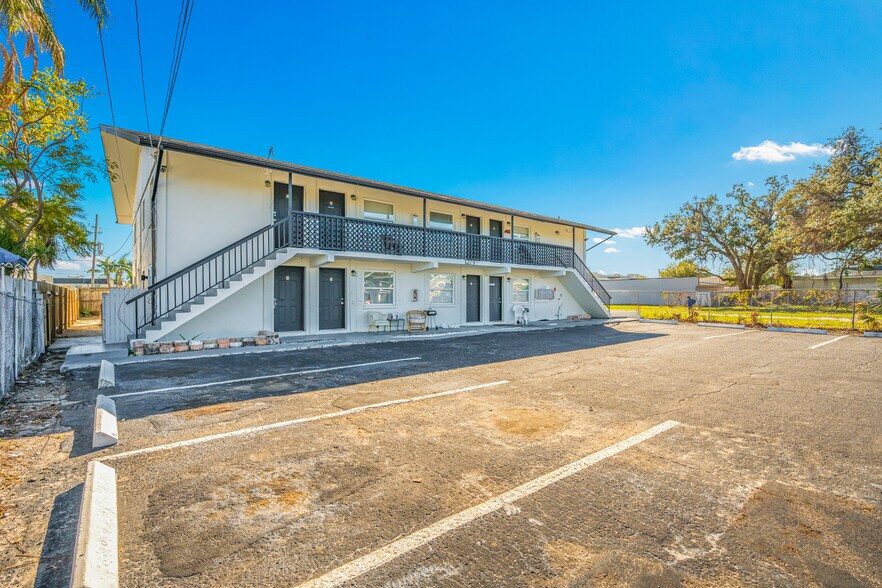 1279 Santa Rosa St, Clearwater, FL à vendre - Photo de l’immeuble – Image 2 sur 9