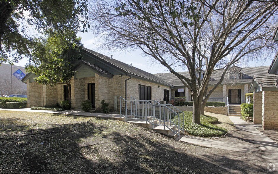 2302 Rawhide Dr, Round Rock, TX à vendre - Photo de l’immeuble – Image 2 sur 4