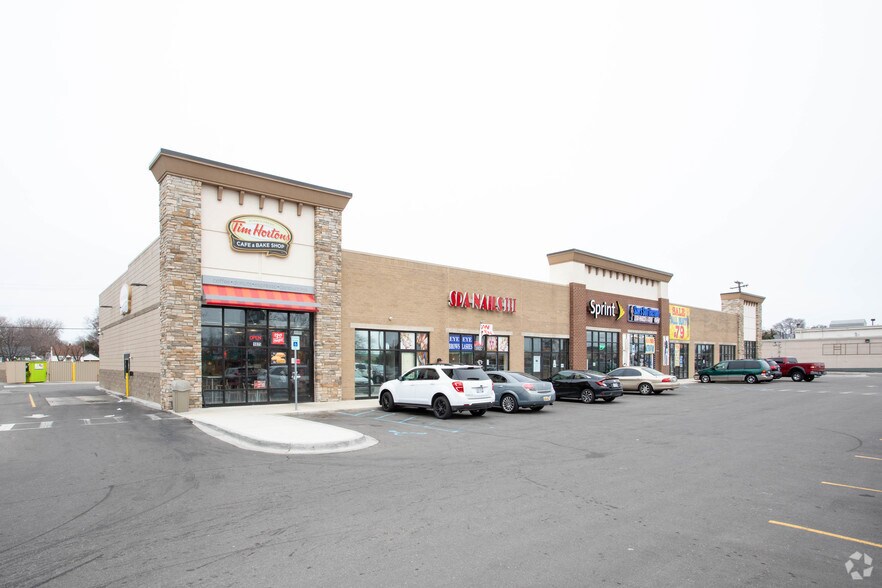 8 Mile Rd, Hazel Park, MI à louer - Photo de l’immeuble – Image 2 sur 2