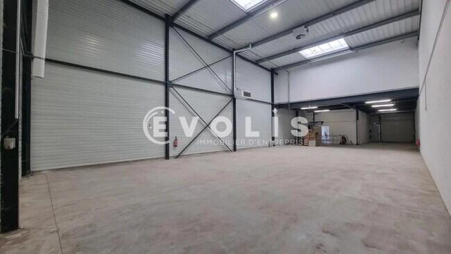 Plus de détails pour Bureau, Local d'activités à louer