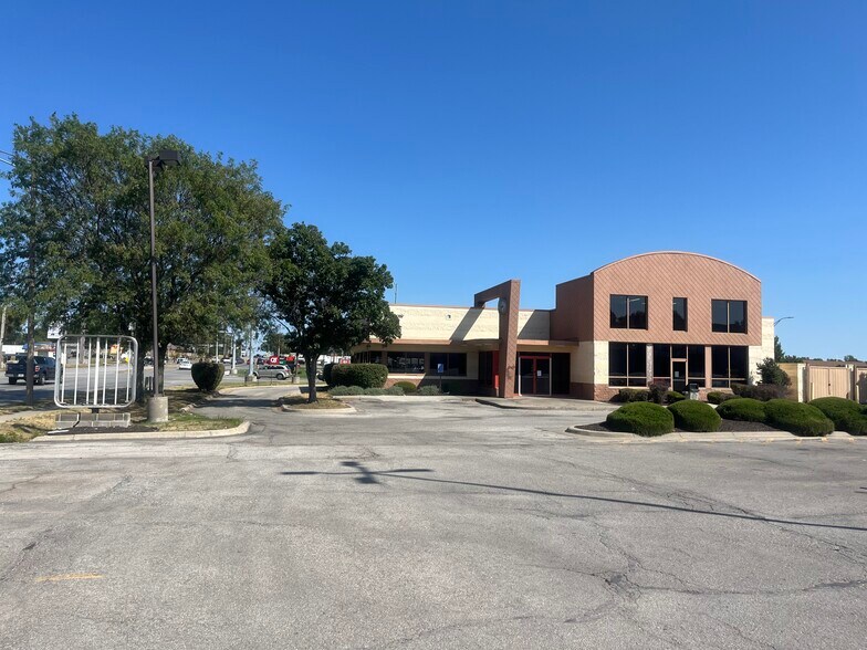 16703 E 23rd St S, Independence, MO à vendre - Photo de l’immeuble – Image 2 sur 4