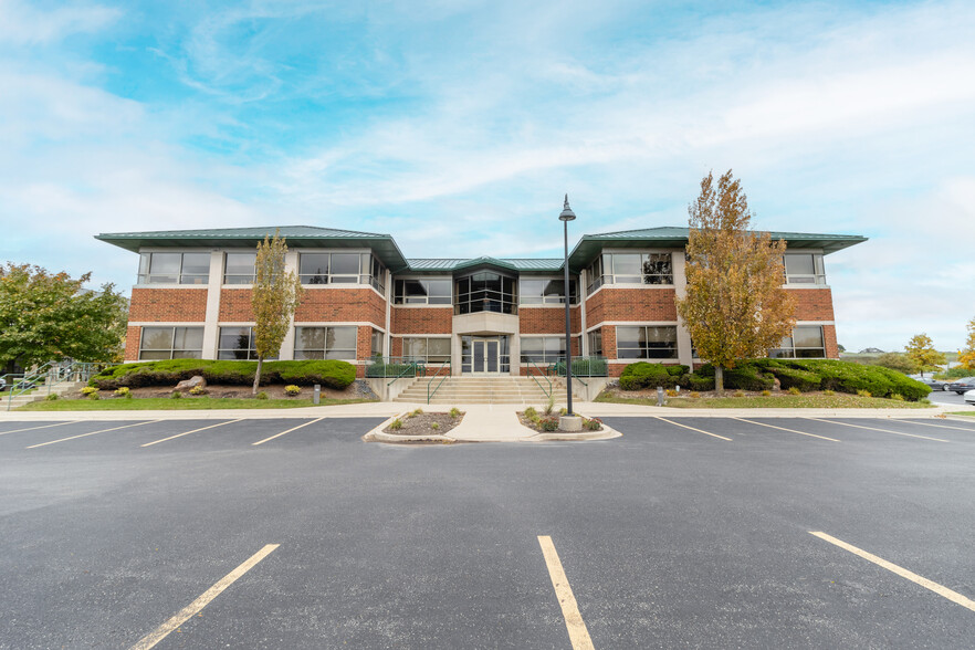 2500 Lehigh Ave, Glenview, IL à louer - Photo de l’immeuble – Image 2 sur 21