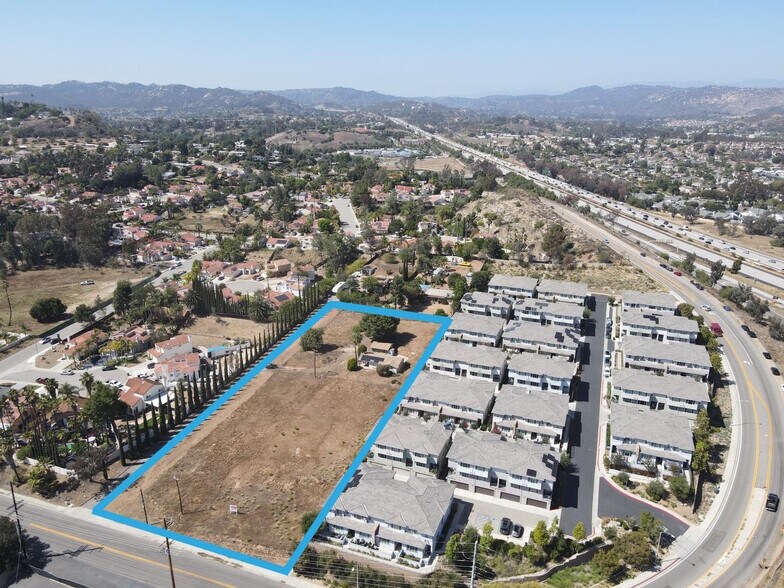 1358 Montiel Rd, Escondido, CA à vendre - Photo de l’immeuble – Image 1 sur 4
