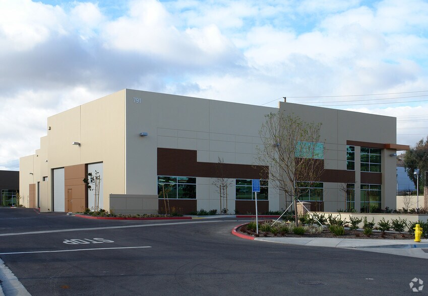 791 Chambers Ln, Simi Valley, CA à louer - Photo principale – Image 2 sur 12