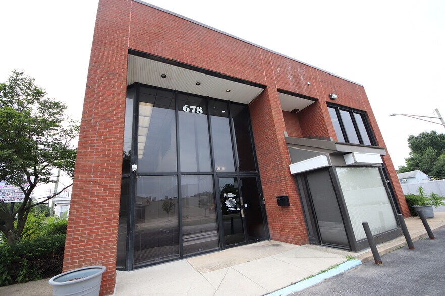 678 Reisterstown Rd, Baltimore, MD à louer - Photo de l’immeuble – Image 1 sur 8
