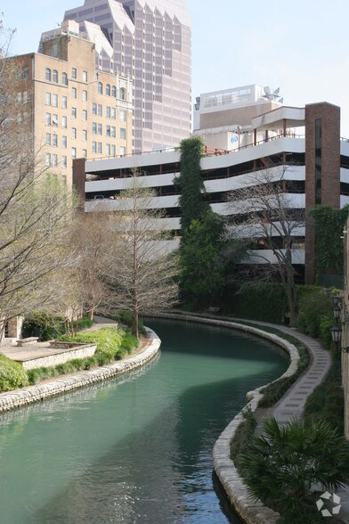 405-419 N Saint Marys St, San Antonio, TX à louer - Photo de l’immeuble – Image 3 sur 41