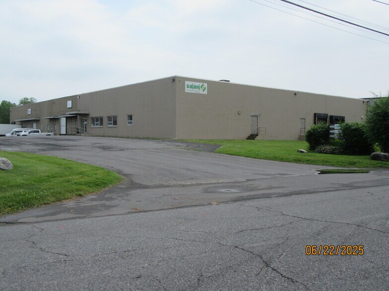 4628-4632 Crossroads Park Dr, Liverpool, NY à louer - Photo de l’immeuble – Image 1 sur 5
