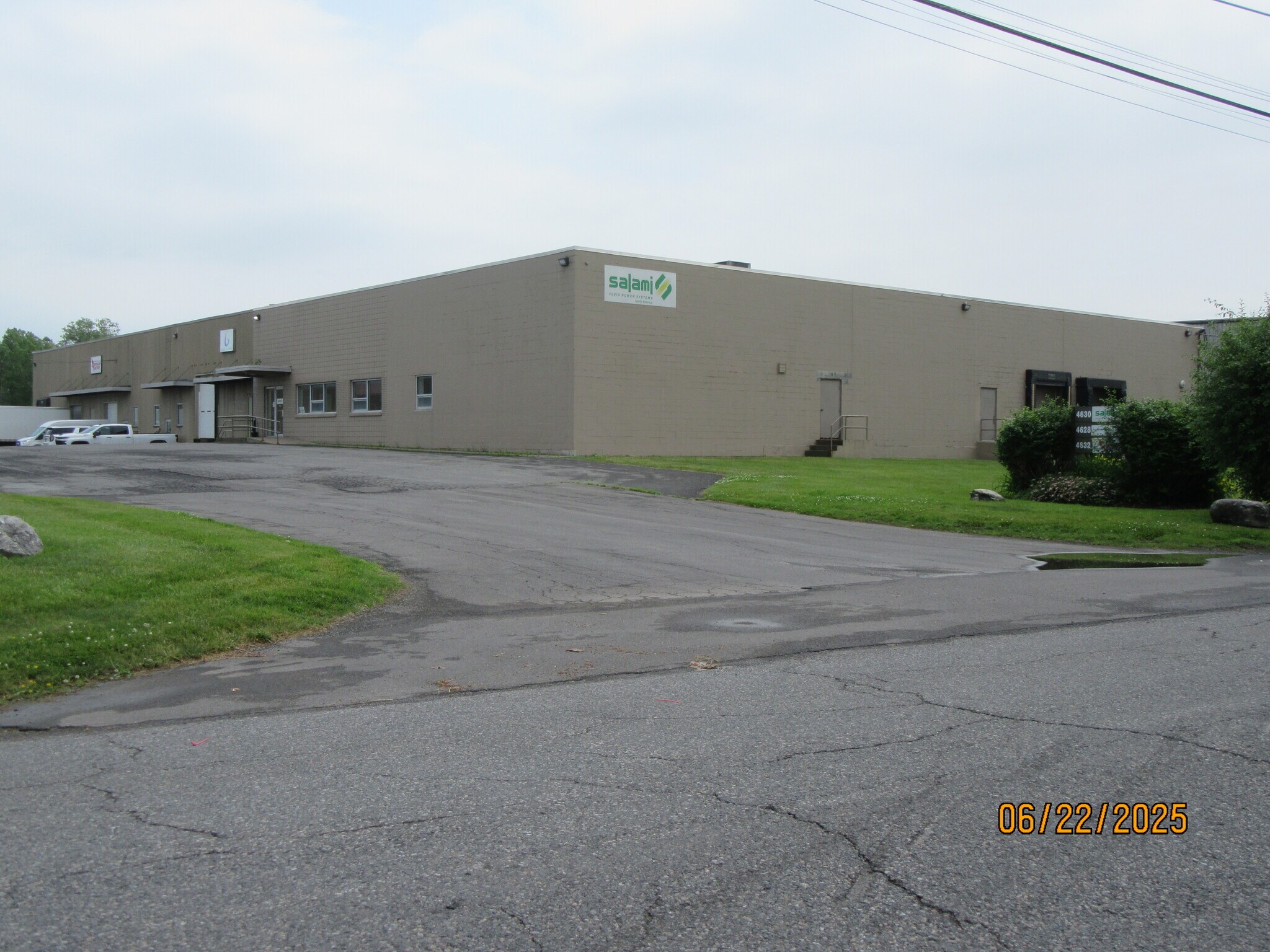 4628-4632 Crossroads Park Dr, Liverpool, NY à louer Photo de l’immeuble– Image 1 sur 6
