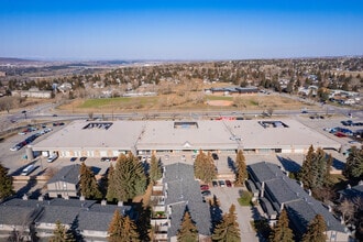 5720 Silver Springs Blvd NW, Calgary, AB - VUE AÉRIENNE  vue de carte - Image1