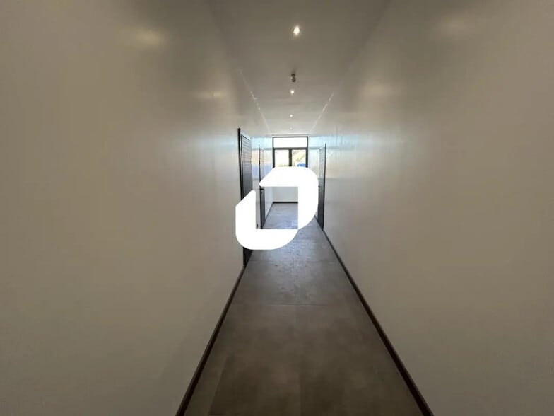 Bureau dans Brie-Comte-Robert à louer - Photo intérieure – Image 2 sur 4