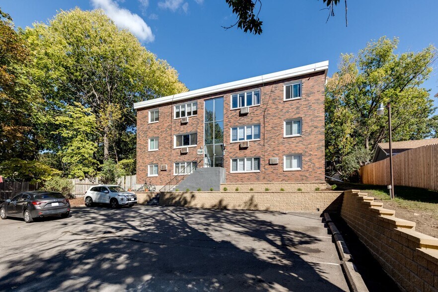 748 Tatum St, Saint Paul, MN à vendre - Photo de l’immeuble – Image 1 sur 14
