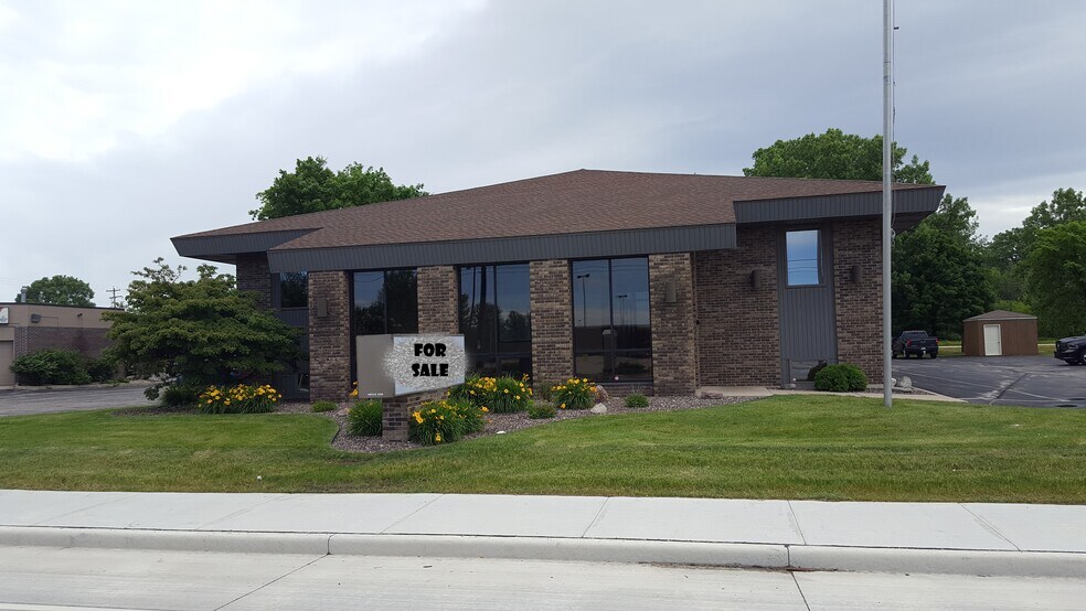 812 Cormier Rd, Ashwaubenon, WI à louer - Photo de l’immeuble – Image 3 sur 90