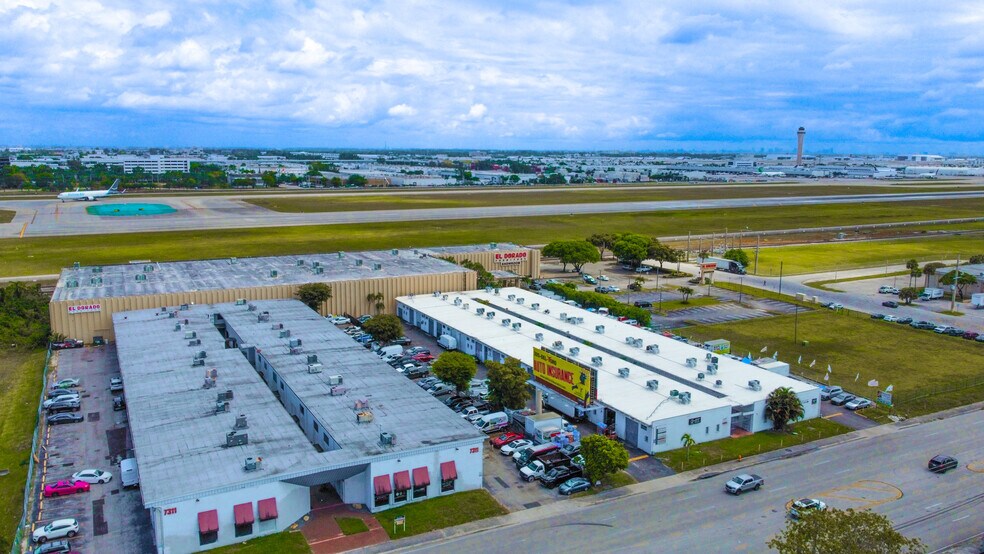 7251-7309 NW 12th St, Miami, FL à louer - Photo de l’immeuble – Image 2 sur 25