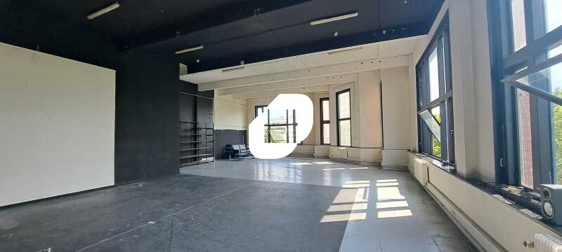 Local d’activités dans Paris à louer - Photo de l’immeuble – Image 2 sur 30
