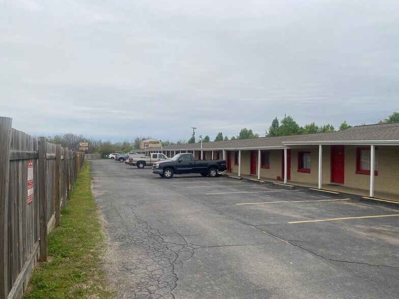 12015 E State Route 350, Kansas City, MO à vendre - Photo de l’immeuble – Image 3 sur 13