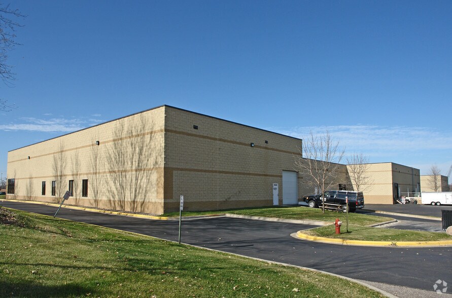 2959-2995 Water Tower Pl, Chanhassen, MN à louer - Photo de l’immeuble – Image 3 sur 5