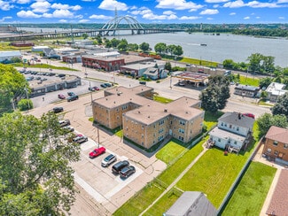 Plus de détails pour 924-932 State St, Bettendorf, IA - Logement à vendre