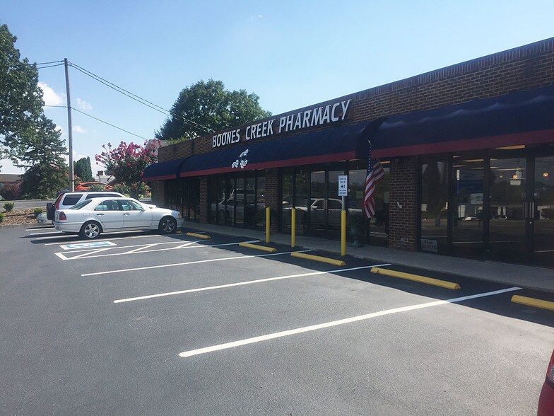 4729-1-4 N Roan St, Johnson City, TN à louer - Photo de l’immeuble – Image 2 sur 2