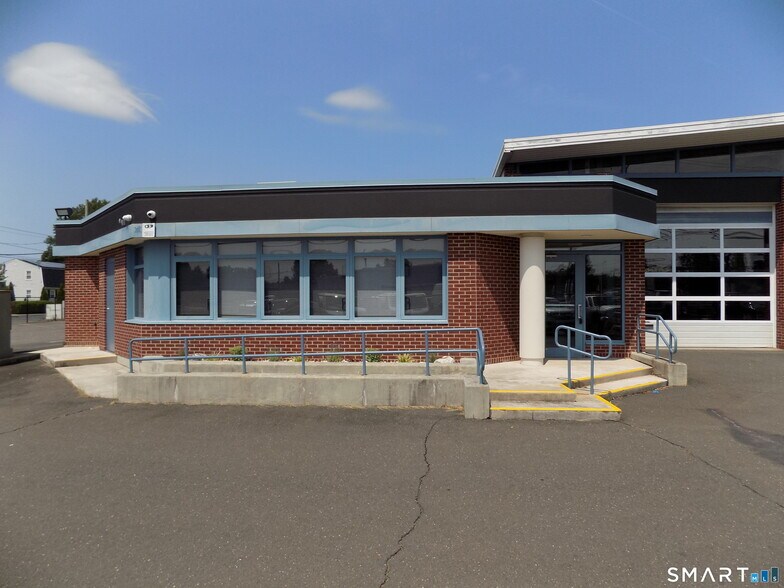 151 East St, Plainville, CT à louer - Photo de l’immeuble – Image 3 sur 20