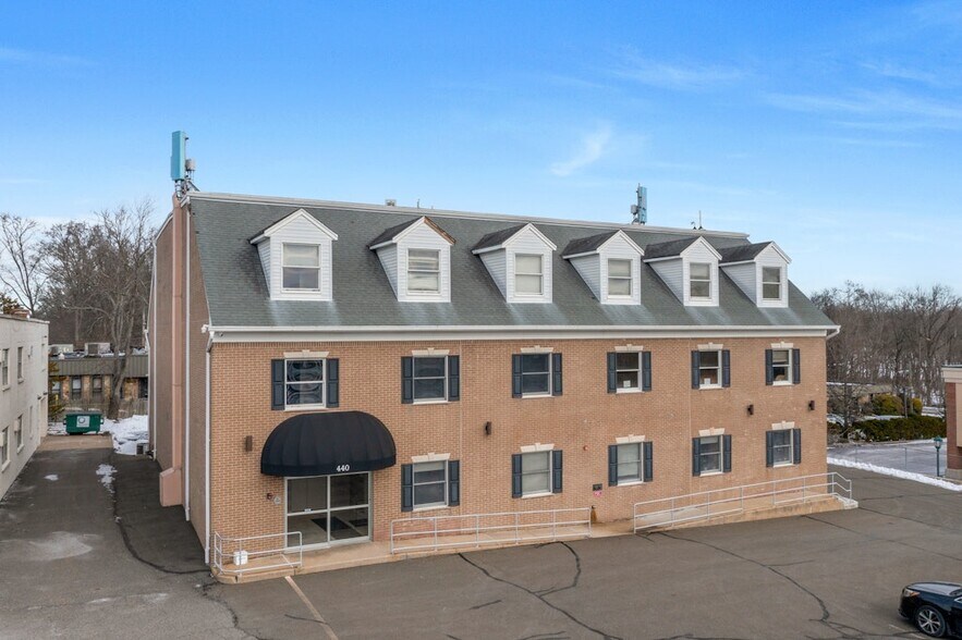 440 Old Hook Rd, Emerson, NJ à louer - Photo de l’immeuble – Image 2 sur 13