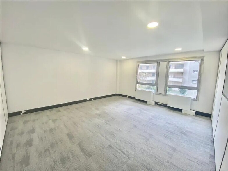 Bureau dans Levallois-Perret à louer - Photo de l’immeuble – Image 2 sur 8