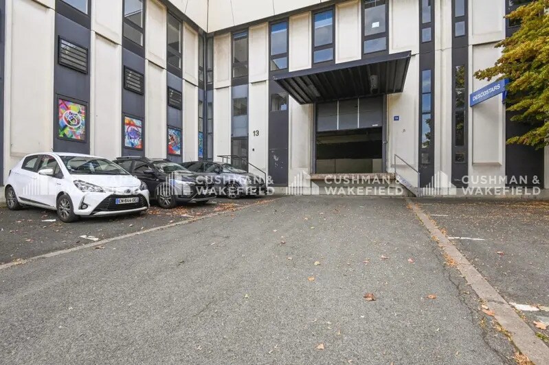 Local d’activités dans Rungis à louer - Photo de l’immeuble – Image 2 sur 13