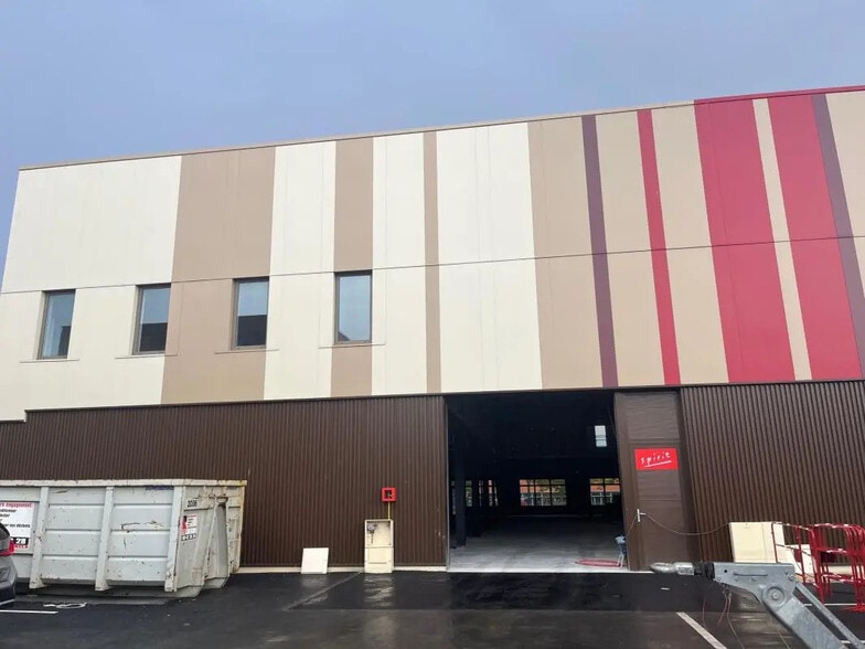 17 Avenue Des Louvresses, Gennevilliers à louer - Photo de l’immeuble – Image 3 sur 17