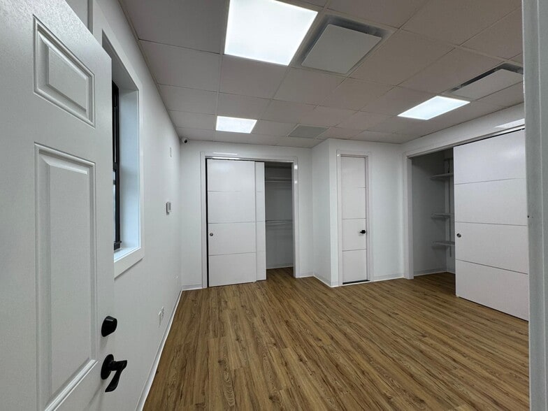 7102 Myrtle Ave, Ridgewood, NY à louer - Photo intérieure – Image 2 sur 9