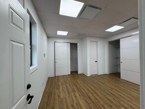 7102 Myrtle Ave, Ridgewood, NY à louer Photo intérieure– Image 1 sur 8