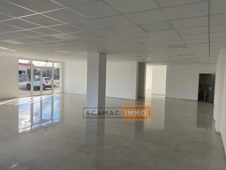 Local d’activités dans Solliès-Pont à louer - Photo intérieure – Image 2 sur 4
