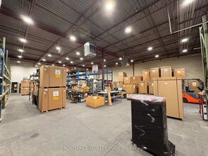 2430 Lucknow Dr, Mississauga, ON à louer Photo intérieure– Image 2 sur 8
