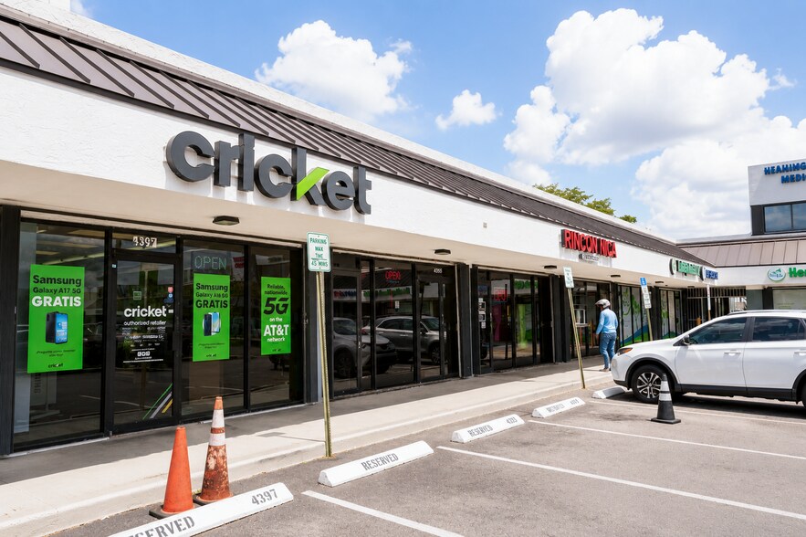 4351-4399 W 16th Ave, Hialeah, FL à louer - Photo de l’immeuble – Image 3 sur 9