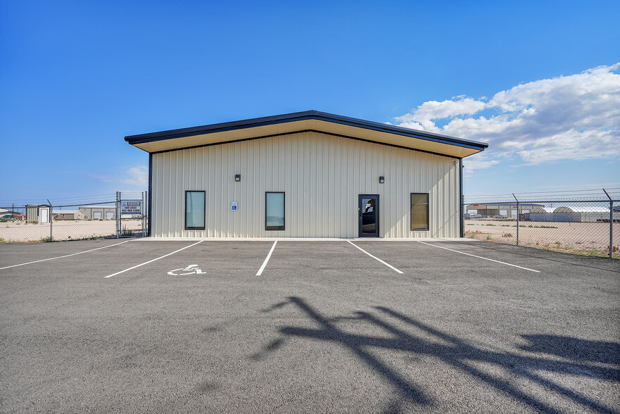 8810 E County Road 95, Midland, TX à louer - Photo de l’immeuble – Image 3 sur 27