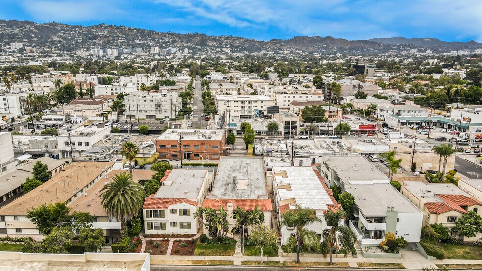 8323 Blackburn Ave, Los Angeles, CA à vendre - Photo de l’immeuble – Image 3 sur 6
