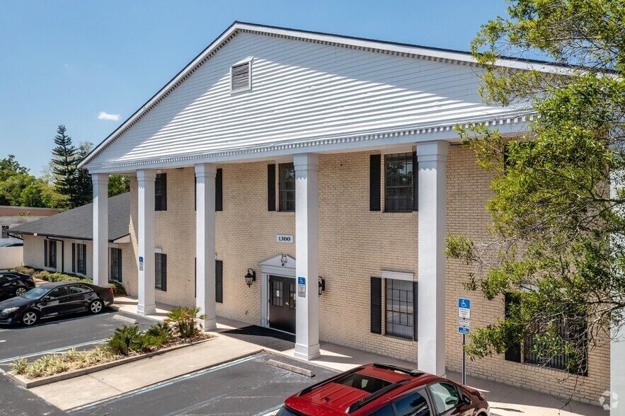 1300 N Semoran Blvd, Orlando, FL à vendre - Photo de l’immeuble – Image 3 sur 10