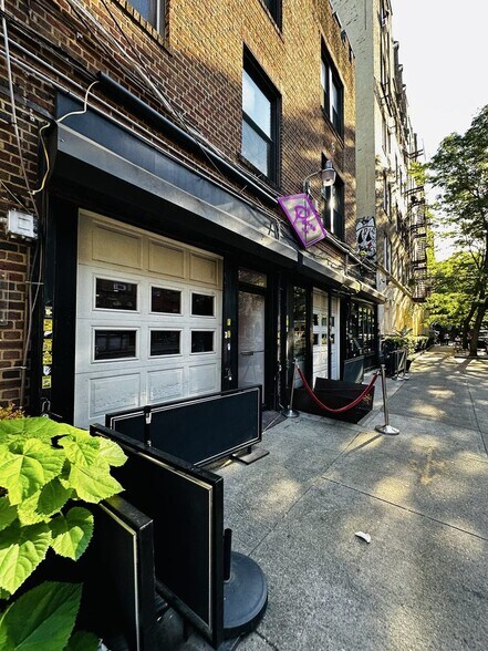 2122 Beekman Pl, Brooklyn, NY à louer - Photo principale – Image 1 sur 4