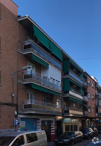 Immeuble residentiel dans Madrid, Madrid à vendre - Photo de l’immeuble – Image 2 sur 2